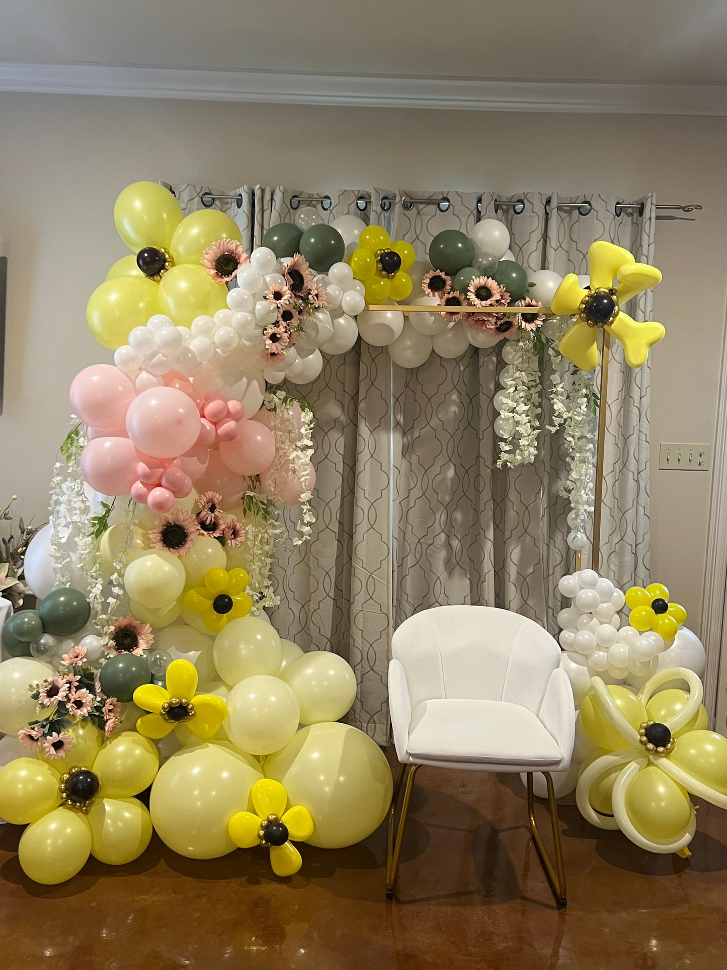 Deluxe Balloon Garland